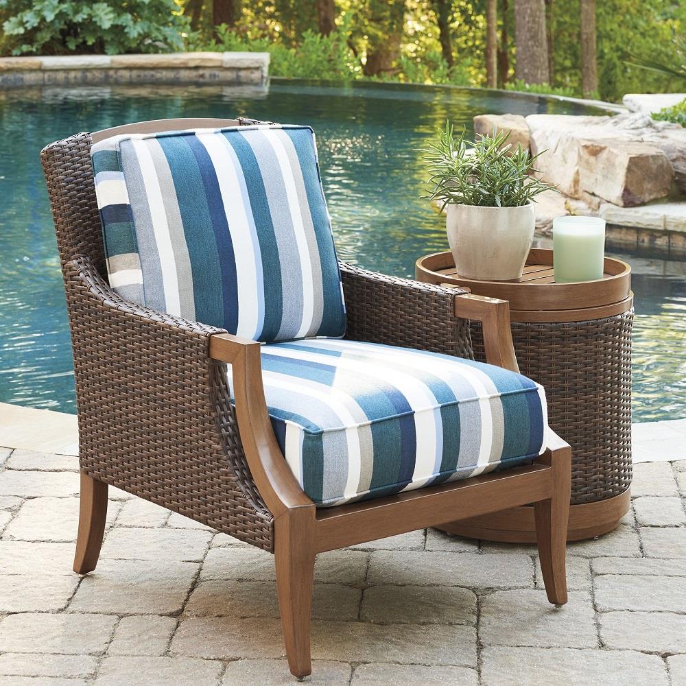HARBOR ISLE wicker lounge chair