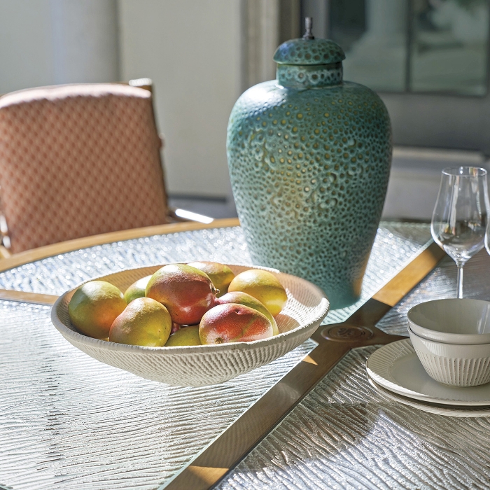 Sandpiper Bay Round Dining Table detail