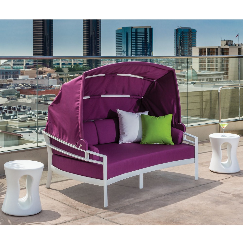 Kor aluminum lounger with deep seating cushions