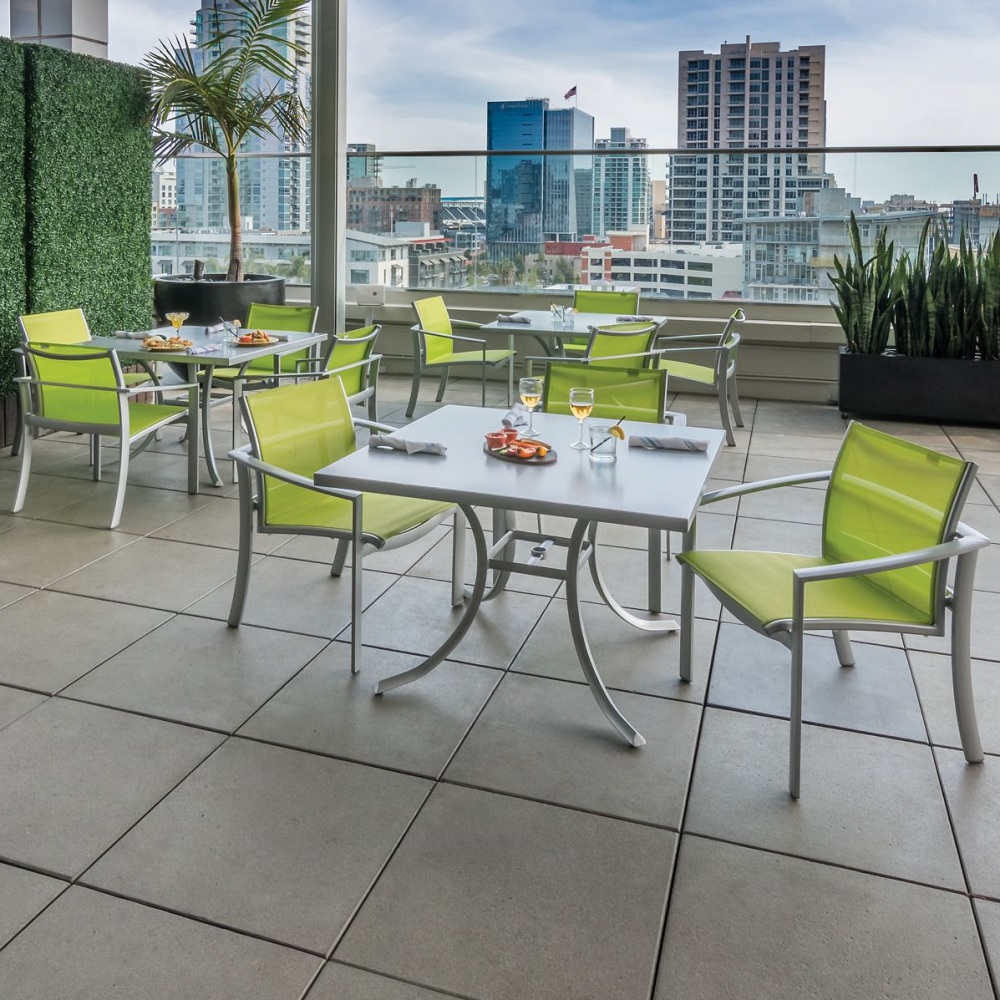 kor aluminum lounge chair with sling seating