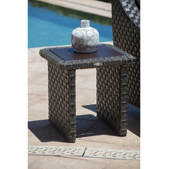 Woodard Cooper Wicker End Table Detail