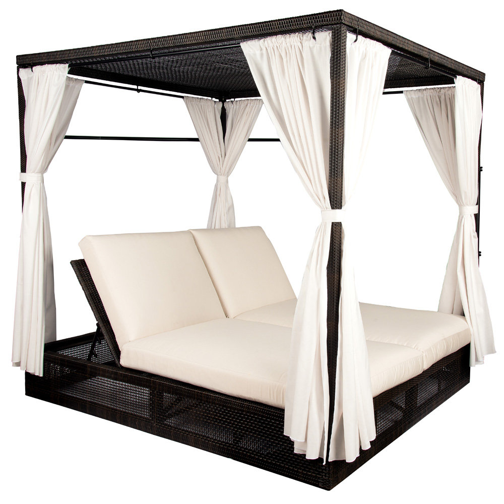 Adjustable back wicker outdoor day bed